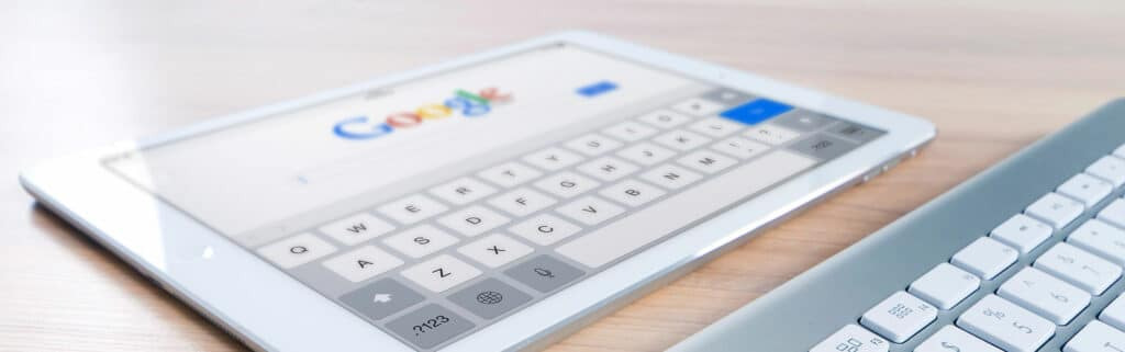 Google wird auf Tablett aufgerufen