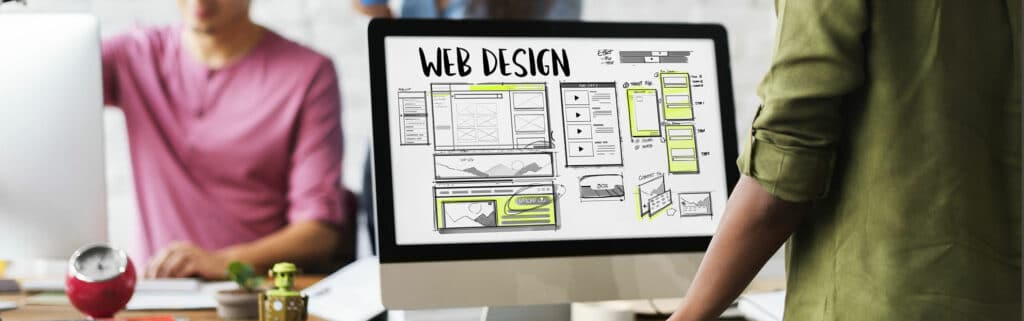 Grafikerin erstellt Webdesign (Wireframe)